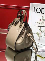 Loewe Hammock Mini Tote Bag In Calfskin Sand – 19.5x17x11 cm - 6