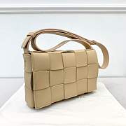 Bottega Veneta Cassette Woven Handbag Beige – 23x15x6 cm - 3