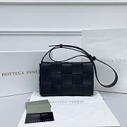 Bottega Veneta Cassette Woven Handbag Black – 23x15x6 cm - 1