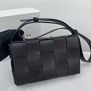 Bottega Veneta Cassette Woven Handbag Black – 23x15x6 cm - 2