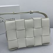 Bottega Veneta Cassette Woven Handbag White – 23x15x6 cm - 2