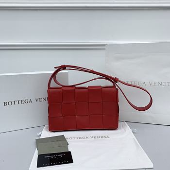 Bottega Veneta Cassette Woven Handbag Red – 23x15x6 cm