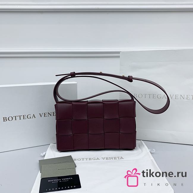 Bottega Veneta Cassette Woven Handbag Burgundy – 23x15x6 cm - 1