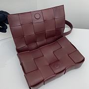 Bottega Veneta Cassette Woven Handbag Burgundy – 23x15x6 cm - 3