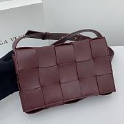 Bottega Veneta Cassette Woven Handbag Burgundy – 23x15x6 cm - 2