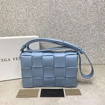 Bottega Veneta Cassette Woven Handbag Sky Blue – 23x15x6 cm