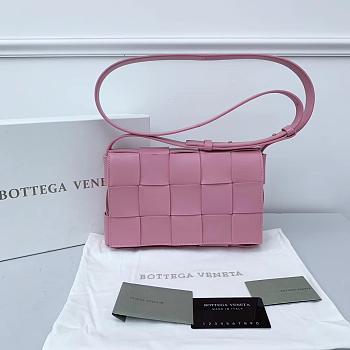 Bottega Veneta Cassette Woven Handbag Pink – 23x15x6 cm