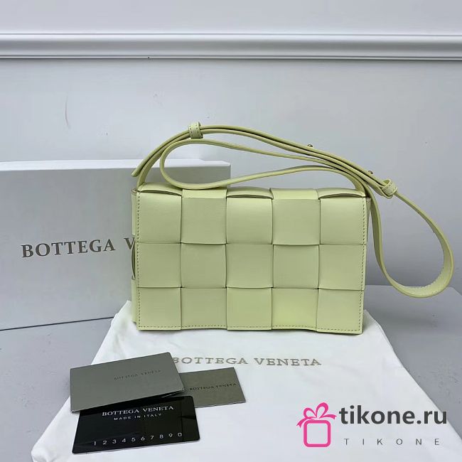 Bottega Veneta Cassette Woven Handbag Mint – 23x15x6 cm - 1