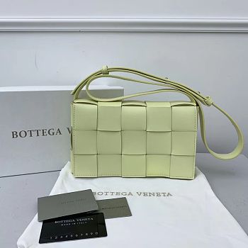 Bottega Veneta Cassette Woven Handbag Mint – 23x15x6 cm
