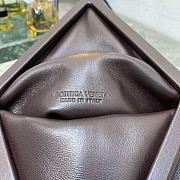 Bottega Veneta Sheepskin triangle Handbag Brown – 44050 – 32x18 cm - 3