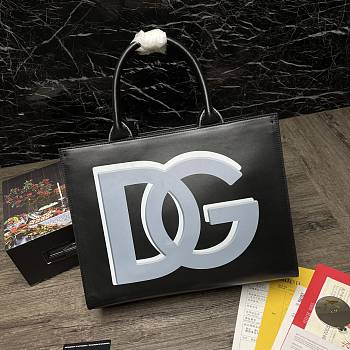 Dolce & Gabbana Calfskin DG Daily Shopper With DG Logo Print Black – 36x28.5x13 cm