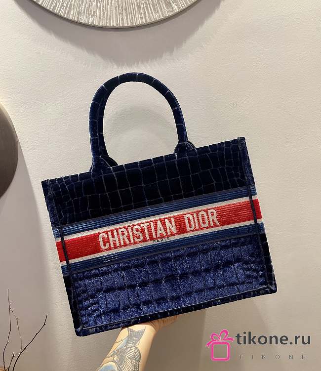 Dior Book Tote Blue Crocodile-Effect Embroidered Velvet – M1286 – 36 cm - 1