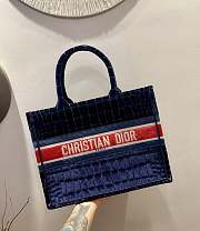 Dior Book Tote Blue Crocodile-Effect Embroidered Velvet – M1286 – 36 cm - 1