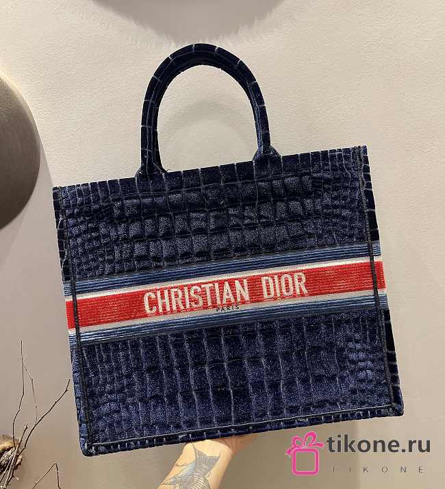 Dior Book Tote Blue Crocodile-Effect Embroidered Velvet – M1286 – 41 cm - 1