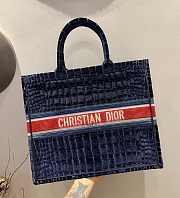 Dior Book Tote Blue Crocodile-Effect Embroidered Velvet – M1286 – 41 cm - 1