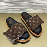 LV POOL PILLOW COMFORT MULE 1A98GU - 1