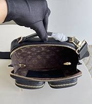 LOUIS VUITTON UTILITY CROSSBODY M80450 - 2