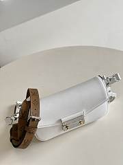 Louis Vuitton Swing Poch handbag M20393 White - 2