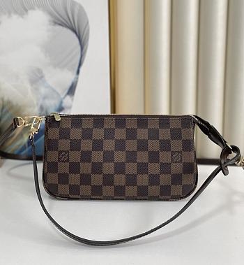 LOUIS VUITTON POCHETTE ACCESSOIRES 02