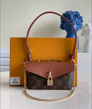 Louis Vuitton PADLOCK ON STRAP BAG M80763 04