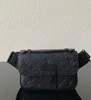 LOUIS VUITTON LOCK MESSENGER 01 - 1