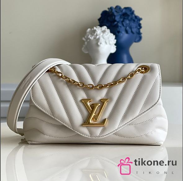 Louis Vuitton Wave V-shaped Quilted Chain Bag White M58552  - 1