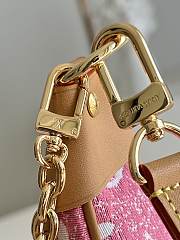 Louis Vuitton Loop Pink M81166 - 5