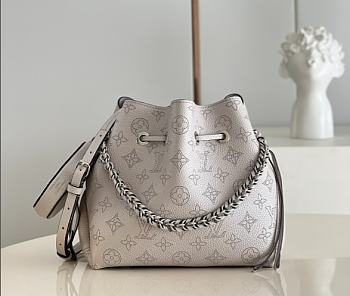 Louis Vuitton Bella Monogram Bag M58791 02