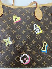 Louis Vuitton Neverfull Bag MM  - 6