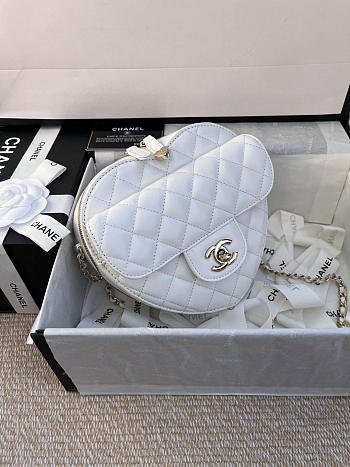 Chanel Heart Chain White Bag - 18x16.5x6.5cm