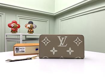 Louis Vuitton Wallets M69794