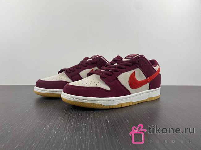 Skate Like a Girl x Nike SB Dunk Low SB DX4589-600 - 1