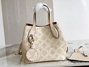 Louis Vuitton Blossom PM Cream Size 20x20x12.5cm - 2