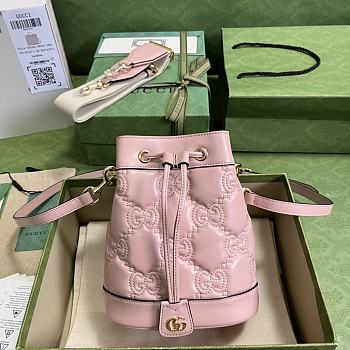 Gucci GG Matelassé bucket bag in Pink Size 17x20x10cm