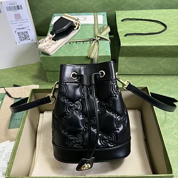 Gucci GG Matelassé bucket bag in Black Size 17x20x10cm