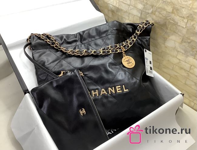 Chanel Small 22 Bag Black Lambskin Antique Gold Hardware Size 35x37x6 cm - 1