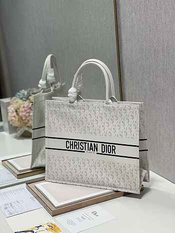 Dior Christian Lady Book Tote Large White Size 41.5cm
