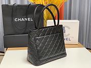 Chanel Medallion Caviar Tote Black Size 30x14X24cm - 3