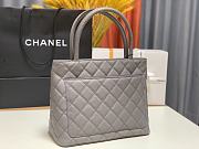 Chanel Medallion Caviar Tote Grey Size 30x14X24cm  - 2