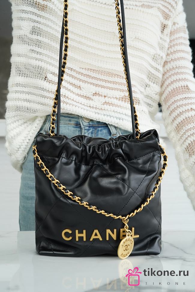 Chanel 22 Mini Bag Black With Gold Chain - 19×20×6cm - 1