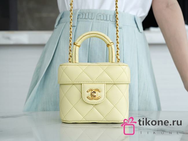 Chanel Small Vanity Case Lambskin 'Light Yellow' - 15×12.5×8cm - 1