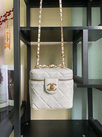 Chanel Smal Vanity Case White - 16.5x16.5x15cm