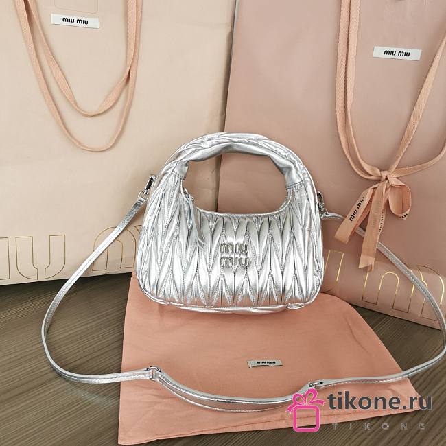 Miu Wander matelassé nappa leather mini hobo bag silver - 1