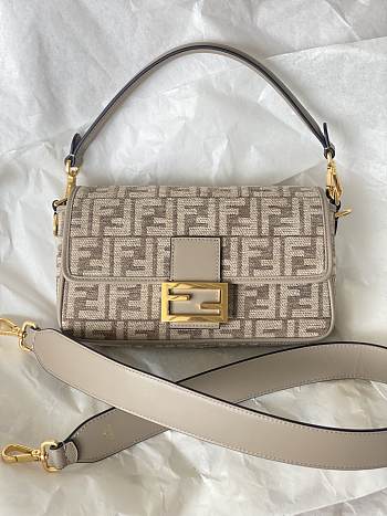 Fendi Baguette White - 27x6x15cm