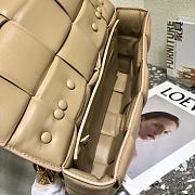 Bottega Veneta Beige Padded Chain Cassette Bag - 26x18x6cm - 5