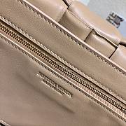 Bottega Veneta Beige Padded Chain Cassette Bag - 26x18x6cm - 4