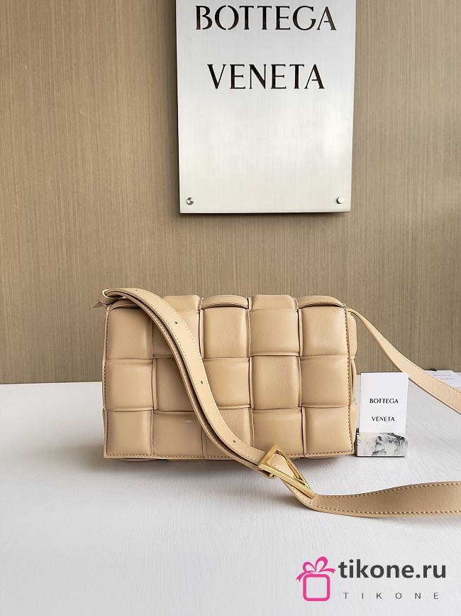 BOTTEGA VENETA| Beige Small Padded Cassette Bag - 26x18x8cm - 1