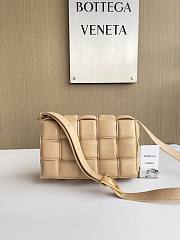 BOTTEGA VENETA| Beige Small Padded Cassette Bag - 26x18x8cm - 1