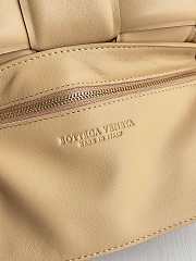 BOTTEGA VENETA| Beige Small Padded Cassette Bag - 26x18x8cm - 2