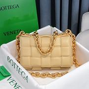 Bottega Veneta Chain Cassette Bag In Light Color - 26x18x8cm - 1